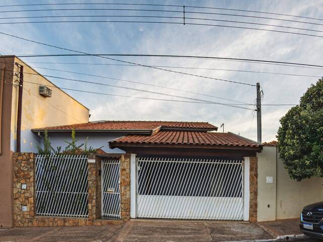 #250 - Casa para Venda em Brotas - SP - 1