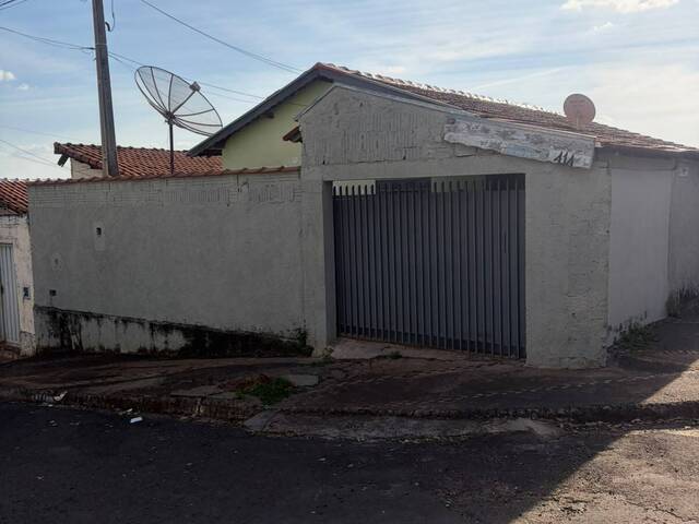 #448 - Casa para Venda em Brotas - SP - 1